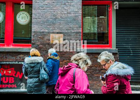 Die Mathew Street ist eine Straße in Liverpool, England, die als Standort des neuen Cavern Club bekannt ist, in dem die Beatles im ursprünglichen Club auf num gespielt haben Stockfoto