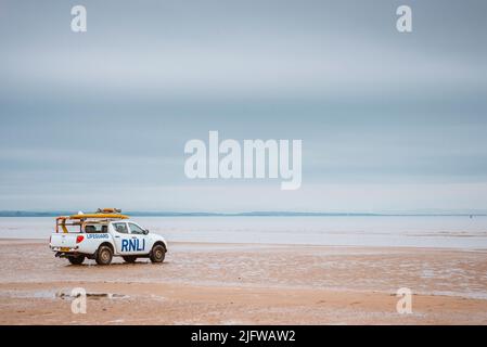 RNLI Rettungswagen. Crosby, Merseyside,Lancashire, England, Vereinigtes Königreich Stockfoto