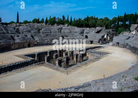 Ein schöner Blick auf die römischen Ruinen und die archäologische Stätte von Italica Sevilla in Andalusien, Spanien Stockfoto