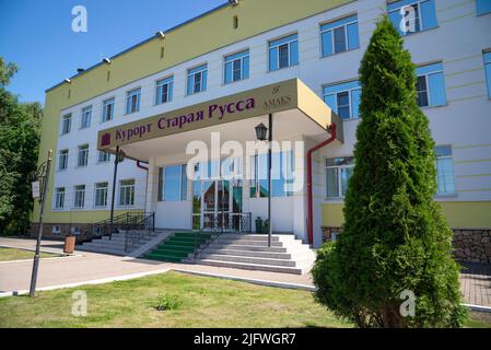 STARAYA RUSSA, RUSSLAND - 25. JUNI 2022: Eingang zum Hotel 'Staraya Russa Resort' Stockfoto