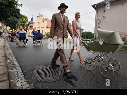 Polna, Tschechische Republik. 05.. Juli 2022. Treffen der Vintage-Kinderwagen in Polna bei Jihlava, Tschechien, 5. Juli 2022. Kredit: Lubos Pavlicek/CTK Foto/Alamy Live Nachrichten Stockfoto