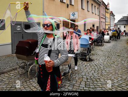 Polna, Tschechische Republik. 05.. Juli 2022. Treffen der Vintage-Kinderwagen in Polna bei Jihlava, Tschechien, 5. Juli 2022. Kredit: Lubos Pavlicek/CTK Foto/Alamy Live Nachrichten Stockfoto