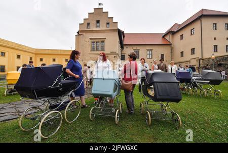 Polna, Tschechische Republik. 05.. Juli 2022. Treffen der Vintage-Kinderwagen in Polna bei Jihlava, Tschechien, 5. Juli 2022. Kredit: Lubos Pavlicek/CTK Foto/Alamy Live Nachrichten Stockfoto