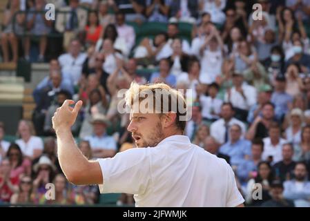 Wimbledon, Großbritannien, 05/07/2022, der Belgier David Goffin reagiert während eines Tennisspiels gegen Großbritannien Norrie im Finale 1/8 des Männer-Einzelturniers beim Wimbledon Grand Slam-Tennisturnier 2022 im All England Tennis Club, im Südwesten von London, Großbritannien, Dienstag, 05. Juli 2022. BELGA FOTO BENOIT DOPPAGNE Stockfoto