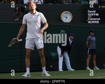 Wimbledon, Großbritannien, 05/07/2022, der Belgier David Goffin reagiert während eines Tennisspiels gegen Großbritannien Norrie im Finale 1/8 des Männer-Einzelturniers beim Wimbledon Grand Slam-Tennisturnier 2022 im All England Tennis Club, im Südwesten von London, Großbritannien, Dienstag, 05. Juli 2022. BELGA FOTO BENOIT DOPPAGNE Stockfoto