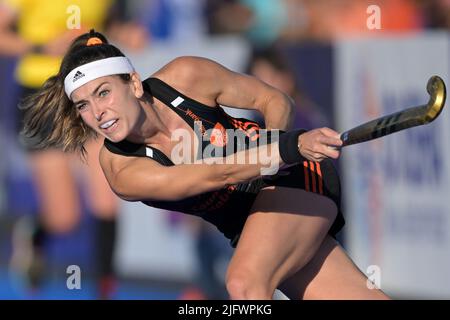 AMSTERDAM - Eva de Goede von den Holländerinnen beim FIH Hockey Women's World Cup 2022 Spiel zwischen Deutschland und den Niederlanden im Wagener Stadion, am 3. Juli 2022 in Amsterdam. ANP | Dutch Height | Gerrit van Keulen Stockfoto