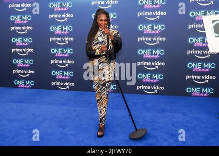 Berlin, Deutschland. 05.. Juli 2022. Motsi Mabuse kommt zur Premiere des Prime Video Comedy-Formats „ONE MIC STAND“ im Delphi Film Palace. Quelle: Gerald Matzka/dpa/Alamy Live News Stockfoto