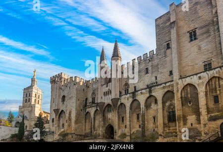 Palast der Päpste im Winter, in Avignon, Provence, Frankreich Stockfoto