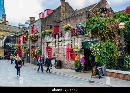 The Anchor Pub. Pub aus dem 19.. Jahrhundert, erbaut an einem wahrhaft historischen Ort am Ufer der Themse in Southwark. Großraum London, London, England, Großbritannien, Europa Stockfoto