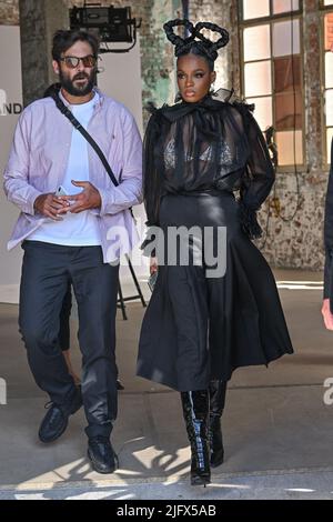 Paris, Frankreich, 5. Juli 2022. Didi Stone nimmt an der Alexandre Vauthier Show während der PFW Haute Couture in Paris, Frankreich, am 5. Juli 2022 Teil. Foto von Julien Reynaud/APS-Medias/ABACAPRESS.COM Stockfoto