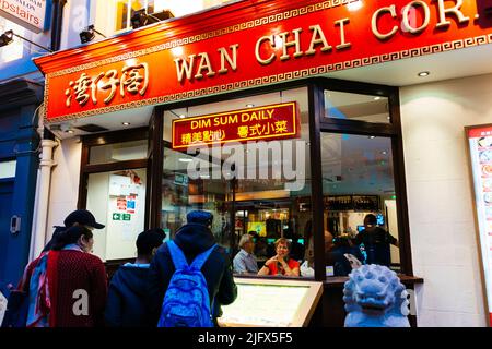 Chinesisches Restaurant in Chinatown. Chinatown ist eine ethnische Enklave in der City of Westminster. Die Enklave besetzt derzeit das Gebiet in und um Gerr Stockfoto