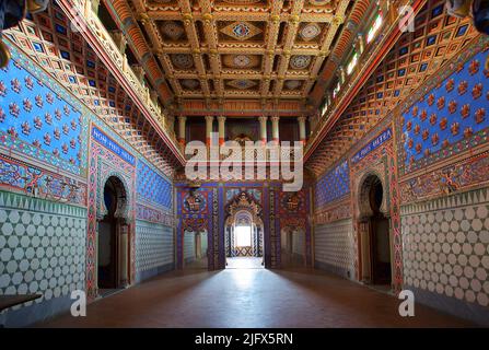 Reggello, Italien - 12. Mai 2014: Der Saal des Non Plus Ultra der Burg Sammezzano im maurischen Architekturstil Stockfoto