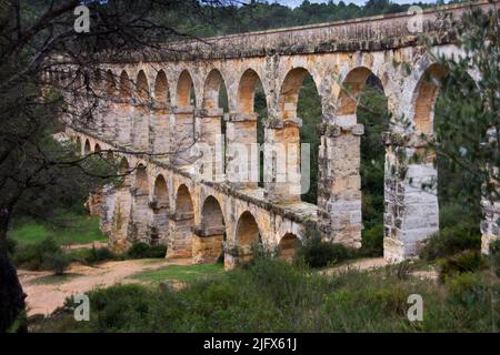 Pont del Diable (Pont de les Ferreres) des römischen Aquädukts, erbaut 27 v. Chr. - 14 n. Chr., Tarragona, Spanien, eine UNESCO-Stätte Stockfoto