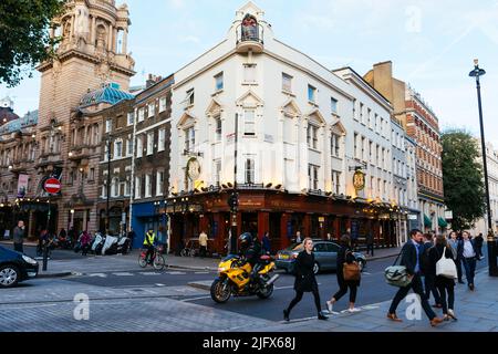 Berühmter Pub, viele Theaterstücke. The Chandos Pub, St. Martins Place. City of Westminster, London, England, Großbritannien, Europa Stockfoto