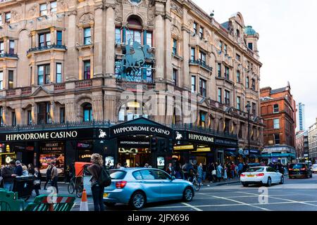 Das Hippodrome ist ein Gebäude an der Ecke Cranbourn Street und Charing Cross Road in der City of Westminster, London. Der Name wurde für viele d verwendet Stockfoto