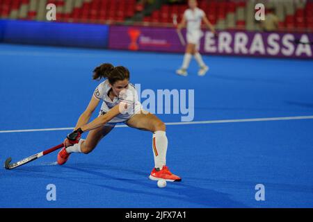 Terrassa, Spanien, 05. Juli 2022, Belgiens Helene Brasseur in Aktion während eines Eishockey-Spiels zwischen belgischen Roten Panthern und Australien, Dienstag, 05. Juli 2022 in Terrassa, Spanien, Spiel 2/3 in Pool D der Gruppenphase der Frauen-FIH-Weltmeisterschaft 2022. BELGA FOTO JOMA GARCIA Stockfoto