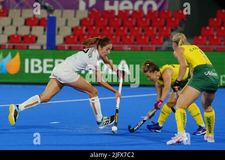 Terrassa, Spanien, 05. Juli 2022, Belgiens Judith Vandermeiren in Aktion während eines Eishockey-Spiels zwischen belgischen Roten Panthern und Australien, Dienstag, 05. Juli 2022 in Terrassa, Spanien, Spiel 2/3 in Pool D der Gruppenphase der Frauen-FIH-Weltmeisterschaft 2022. BELGA FOTO JOMA GARCIA Stockfoto