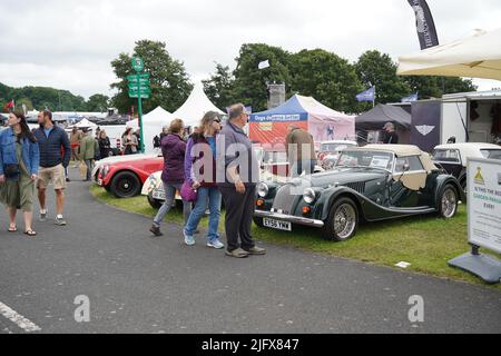 Exeter, Großbritannien - 2022. Juli: Menschenmassen auf der Devon County Show Stockfoto