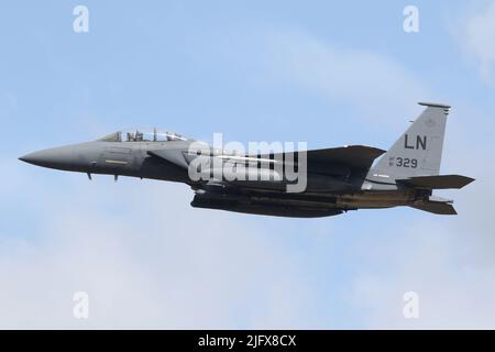 48. Fighter Wing F-15E Rückkehr nach RAF Lakenheath nach einem lokalen Trainingsflug Stockfoto
