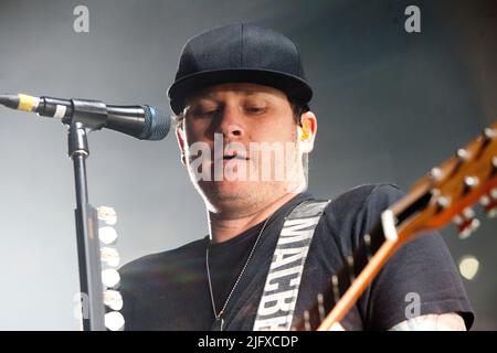 Tom DeLonge von Blink 182 tritt in der Motorpoint Arena in Cardiff, Wales, auf. 10. Juli 2012 Stockfoto