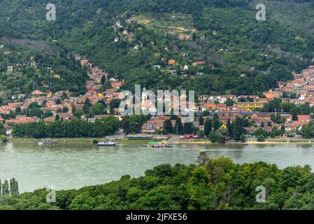 Nagymaros (deutsch: Großmarosch, slowakisch: Veľká Maruša) ist eine Stadt im Kreis Pest, Ungarn. Stockfoto