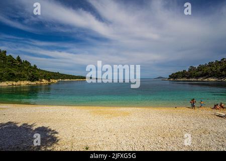 Panoramablick auf den felsigen Strand Leftos Gialos auf der Insel Alonissos, Sporaden, Griechenland, Europa Stockfoto