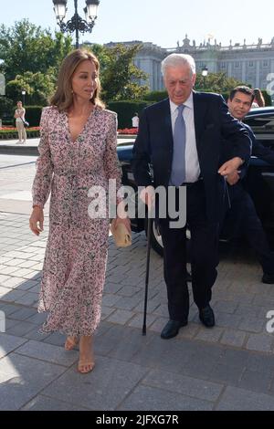 Madrid, Spanien. 05.. Juli 2022. Isabel Preysler und Mario Vargas Llosa besuchen die Premiere der Oper ‘Nabucco' im königlichen Theater in Madid. (Foto: Atilano Garcia/SOPA Images/Sipa USA) Quelle: SIPA USA/Alamy Live News Stockfoto