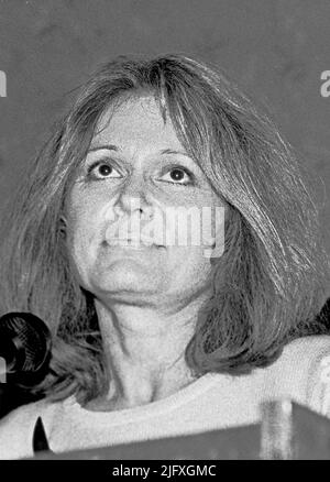 Gloria Steinem spricht auf einer ERA-Konferenz in San Francisco 1980s Stockfoto