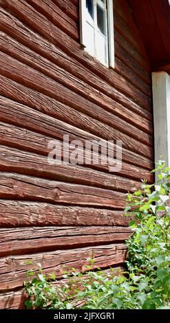 Altes Blockhaus in Uukuniemi in Ostfinnland im Juni 2022 Stockfoto