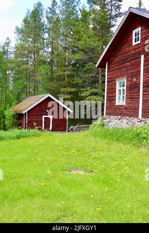 Altes Blockhaus in Uukuniemi in Ostfinnland im Juni 2022 Stockfoto