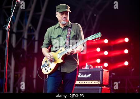 Manchester, Großbritannien. 05.. Juli 2022. Black Francis, Joey Santiago, David Lovering und Paz Lenchantint von der Band Pixies treten im Castlefield Bowl von Manchester als Teil von Sounds of the City auf. 2022-07-05. Kredit: Gary Mather/Alamy Live Nachrichten Stockfoto