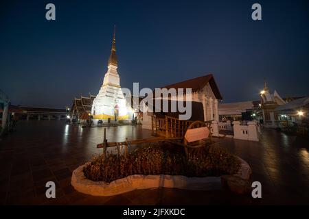 Die Nacht im Wat Phra, dass Cheng Chum Worawihan Es ist ein wichtiger heiliger Ort der Stadt. Seit der Antike. Stockfoto