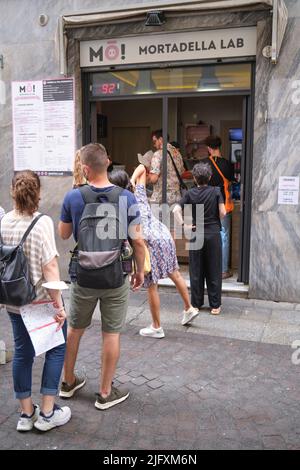 Mo Mortadella Lab an der Via de Monari im Zentrum von Bologna, Italien Stockfoto