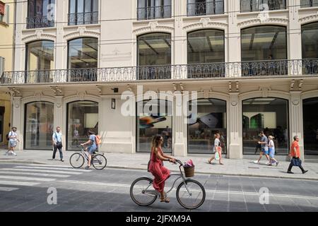 Apple Computer Store Via Rizzoli Bologna Italien Stockfoto