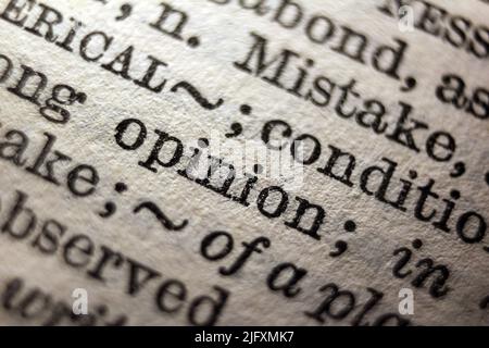 Definition von Wortmeinung auf Wörterbuchseite, Nahaufnahme Stockfoto