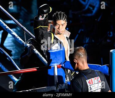 Tokio, Japan. 29.. Juni 2022. Kosei Tanaka aus Japan vor dem WBO Asia Pacific Superflyweight-Titelgewinn in der Korakuen Hall in Tokio, Japan, 29. Juni 2022. Quelle: Hiroaki Finito Yamaguchi/AFLO/Alamy Live News Stockfoto