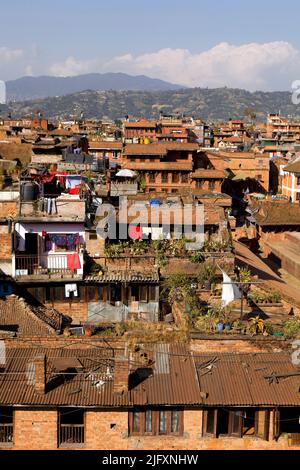 Städtische Dichte in der Stadt Bhaktapur, Nepal. Bhaktapur, lokal als Khwopa bekannt, ist eine Stadt in der östlichen Ecke des Kathmandu-Tals in Nepal