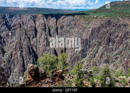 In diesem Park, der vom Gunnison River gebildet wird, sind steile Wände zu sehen Stockfoto