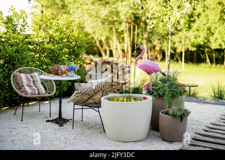 Schöner und gemütlicher Garten Stockfoto