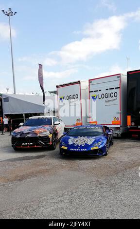 Misano Adriatico, Rimini, Italien. 5.. Juli 2022. Misano Adriatico, Rimini, Italien - 02. Juli 2022 :Lamborghini Paddock. Am 1., 2. Und 3. Juli fand auf dem Misano World Circuit eine der renommiertesten Automobilveranstaltungen der internationalen Szene statt. Die wichtigsten Motorsportmarken der Welt, von Audi bis Bentley, von Ferrari bis Lamborghini bis BMW und Aston Martin, nahmen am Misano International Circuit Teil. Das Sportereignis ist ''Fanatec GT World Challenge. (Bild: © Pasquale Senatore/Pacific Press via ZUMA Press Wire) Stockfoto