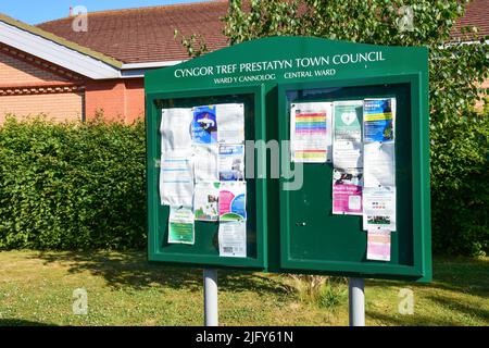 Prestatyn, Großbritannien. Juni 22, 2022. Ein Gemeindeband für die Zentralabteilung des Rats der Stadt Prestatyn. Stockfoto