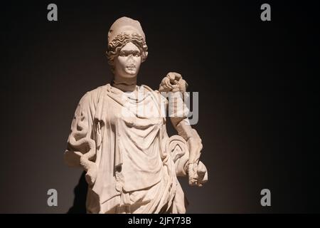 28. Mai 2022, Antalya, Türkei: Statue einer Hygienia - griechische Götter der Hygiene, Sauberkeit und Gesundheit Stockfoto