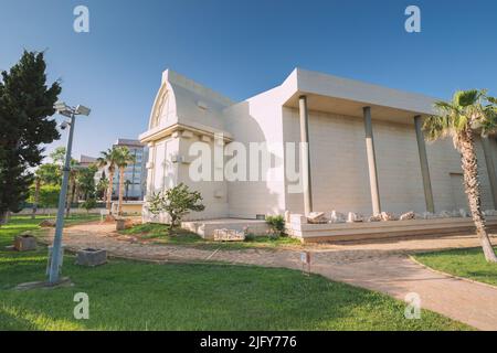 28. Mai 2022, Antalya, Türkei: Archäologisches Museum. Außen in Form berühmter Lykien, alter Gräber und Sarkofag. Stockfoto