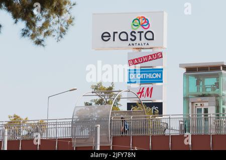 30. Mai 2021, Antalya, Turkiye: Beliebtes Einkaufszentrum Erasta im Stadtteil Kepez. Berühmter Marktplatz und Handelsgeschäft Stockfoto