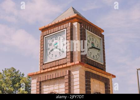 30. Mai 2022, Antalya, Türkei: Uhrturm im Dokuma Park in der Gemeinde Kepez Stockfoto