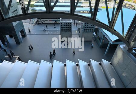 Das futuristische Design des Open Court Kyoto JR Station - The Cube, Kyoto JP Stockfoto