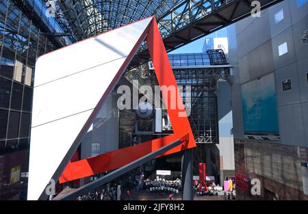 Das futuristische Design des Open Court Kyoto JR Station - The Cube, Kyoto JP Stockfoto