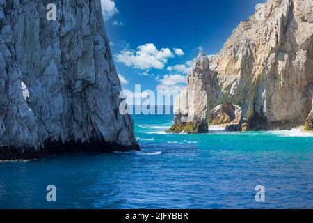 Mexiko, landschaftlich reizender Touristenort Arch Cabo San Lucas, El Arco, in der Nähe des Strandes Playa Amantes. Stockfoto