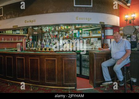 Dave Cook Vermieter des Cockpit Pub St Andrew's Hill in der City of London. Stockfoto