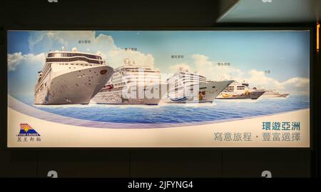 Die Star Cruises Flotte (Werbeplakat an Bord eines Schiffes) - Superstar Jungfrau, Zwillinge, Wassermann, Sternerchen und die Taipan - Genting Hong Kong Stockfoto